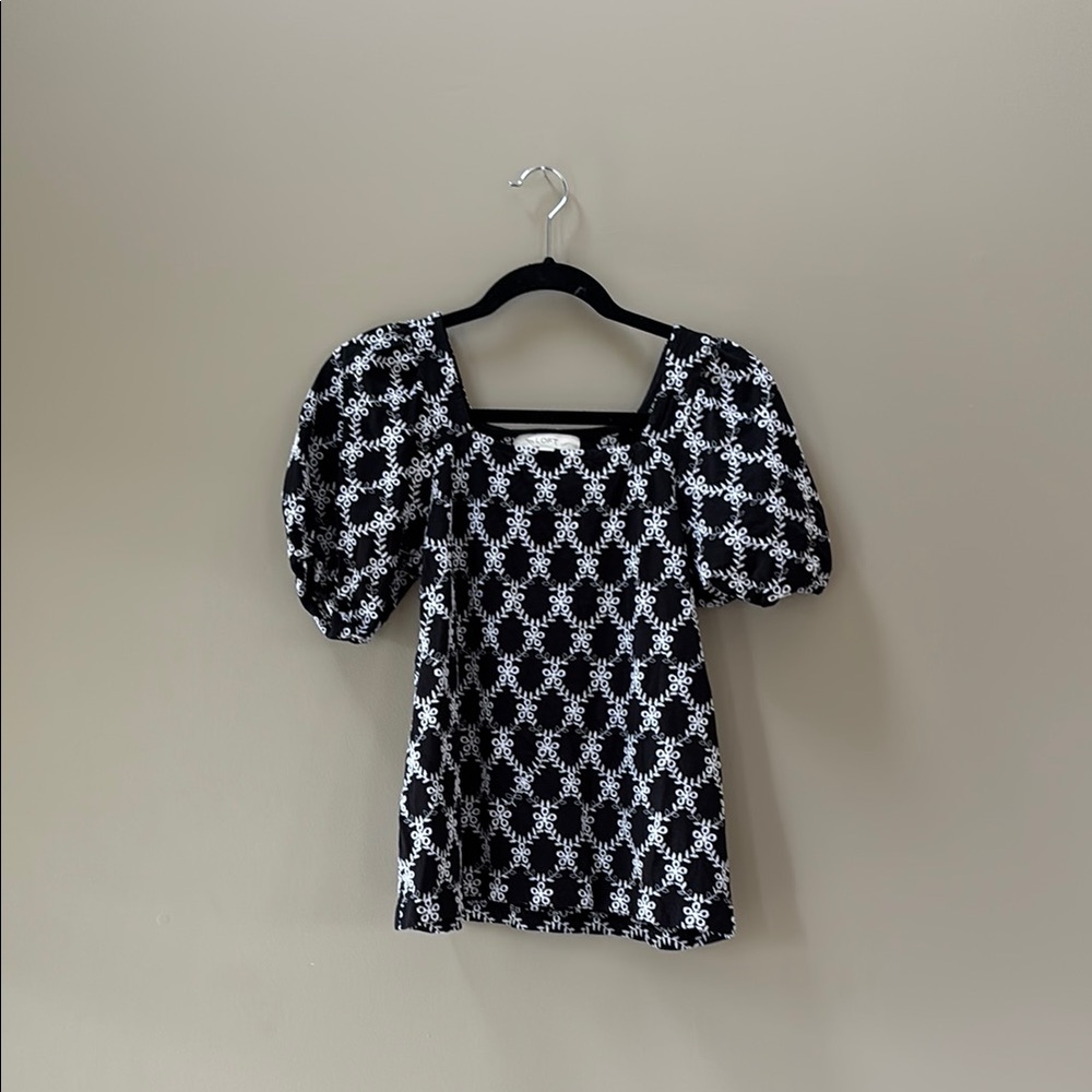 LOFT Black and White Puff Sleeve Ruffled Blouse